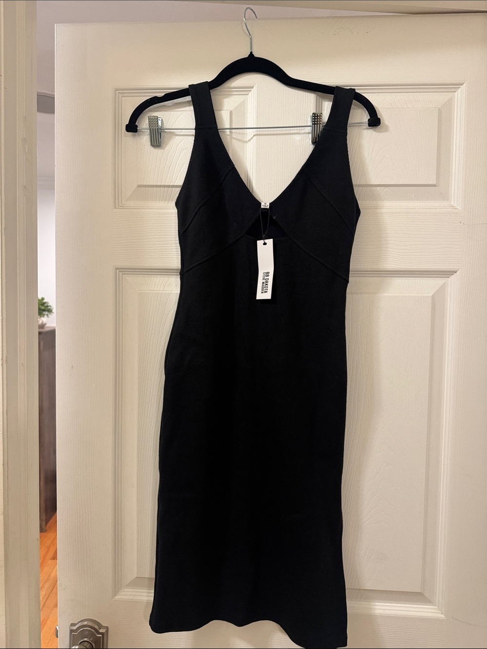 BB Dakota Black Sleeveless V-Neck Midi Dress